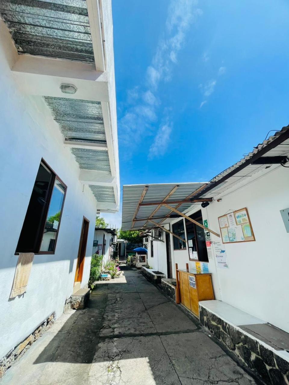 Hostal Darwin Puerto Ayora  Exterior photo
